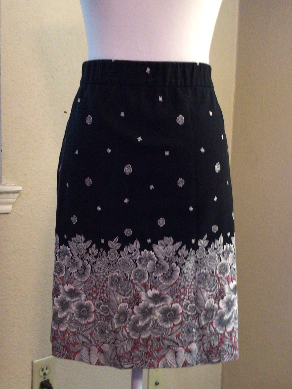 J. Jill Black Pencil Skirt with Gray and Pink Floral Border